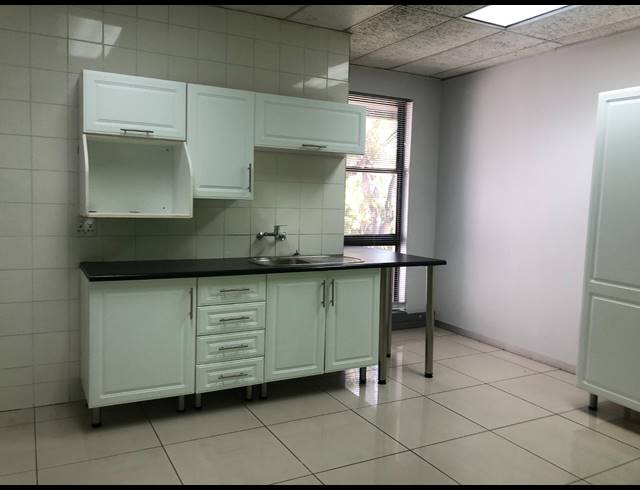 241M² OFFICE TO LET IN DUNKELD WEST